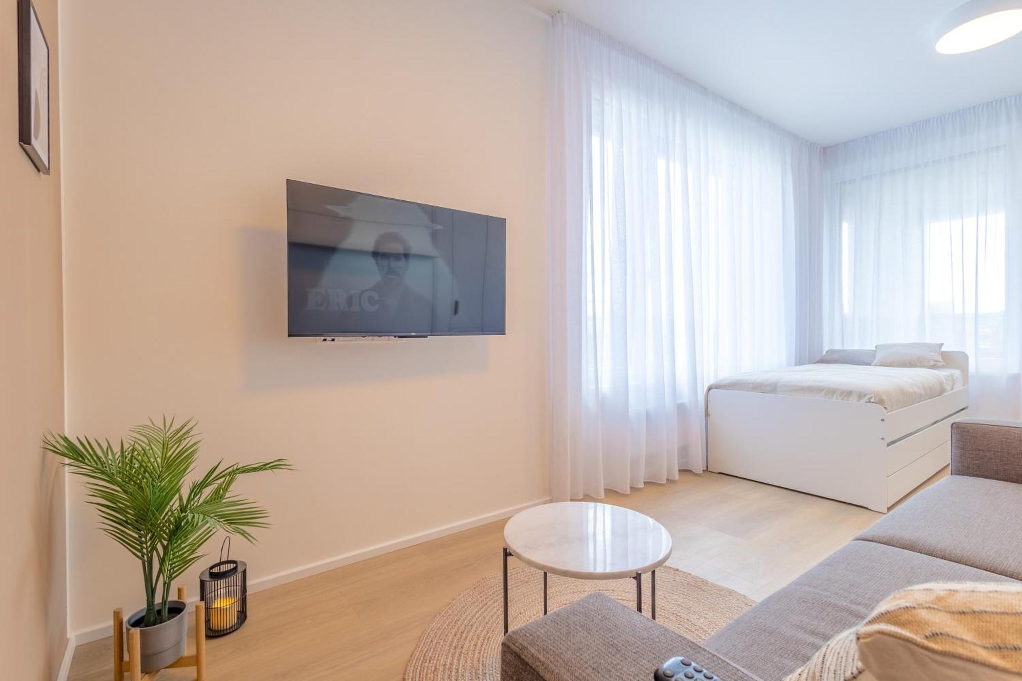 Bright 2Br - 8Th Floor, Balcony, Free Parking - By Gravity Prague Apartment Bagian luar foto