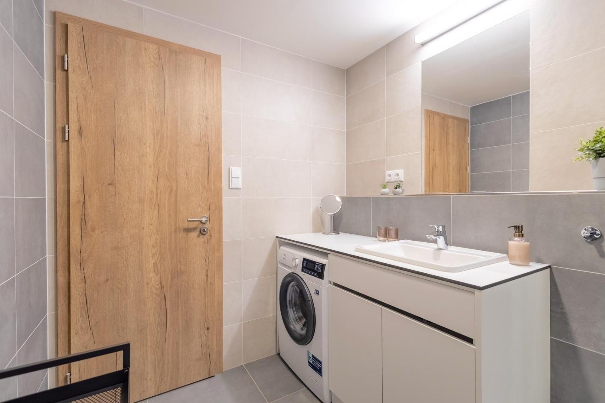 Bright 2Br - 8Th Floor, Balcony, Free Parking - By Gravity Prague Apartment Bagian luar foto