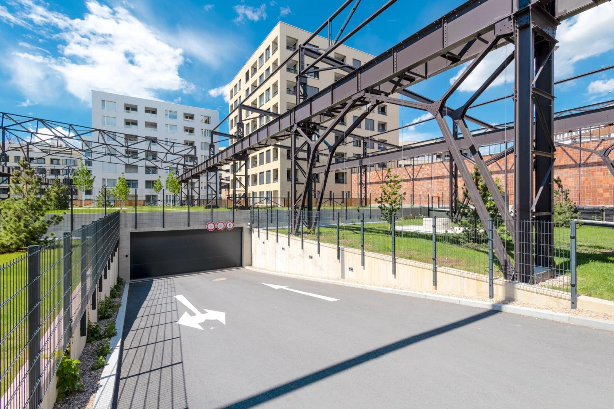 Bright 2Br - 8Th Floor, Balcony, Free Parking - By Gravity Prague Apartment Bagian luar foto