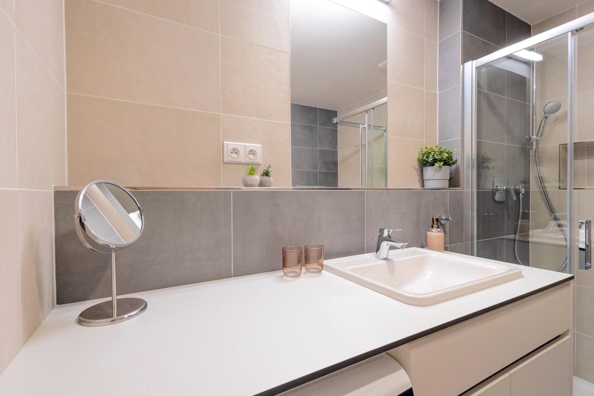 Bright 2Br - 8Th Floor, Balcony, Free Parking - By Gravity Prague Apartment Bagian luar foto