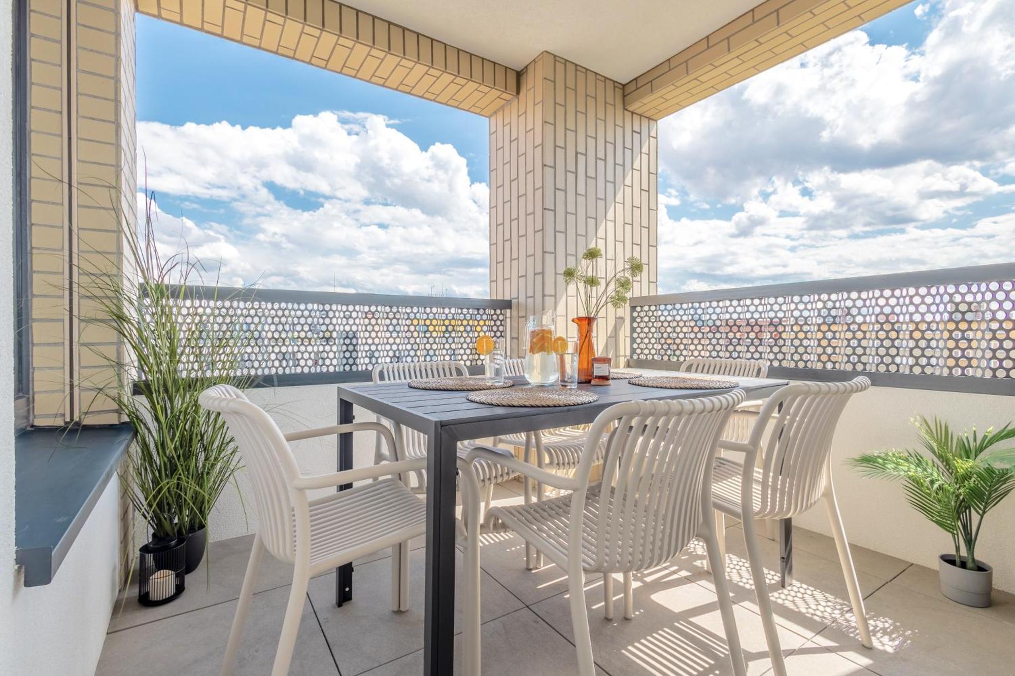Bright 2Br - 8Th Floor, Balcony, Free Parking - By Gravity Prague Apartment Bagian luar foto
