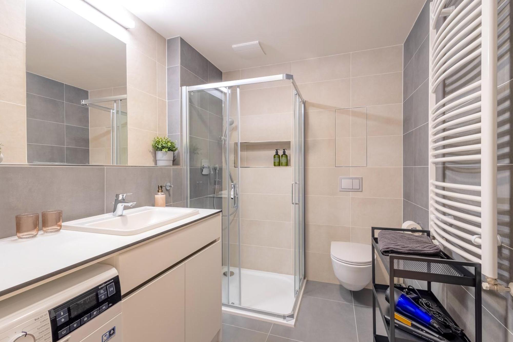 Bright 2Br - 8Th Floor, Balcony, Free Parking - By Gravity Prague Apartment Bagian luar foto
